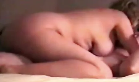از یک سبزه نازک راضی است فیلم سوپر کیرتوکس و به چهره اش اجازه می دهد تقدیر کند