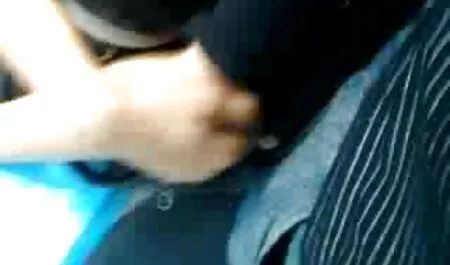 بلوند لوکس زیبا ، معشوق را در حالی که ارگاسم مکرر دارد تجربه می دانلود فیلم سوپر مامان کند