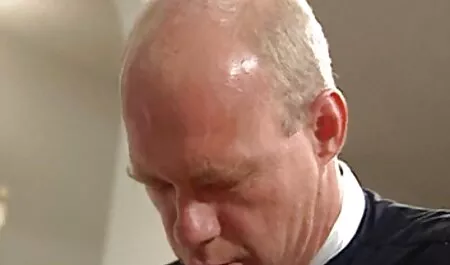 دخترک سفر کرد تا دانلود رایگان فیلم سوپر سکسی یک تنه ضخیم را از یک کودک قوی بریزد