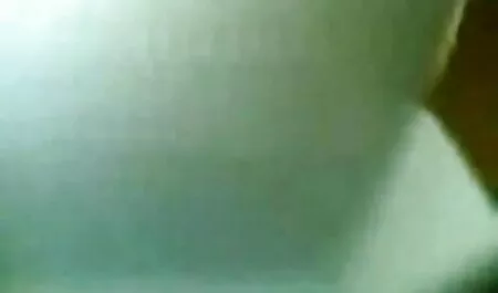 بلوند برنزه شده از پورنو زیبا در پخش فیلم سکسی بدون فیلتر اتاق نشیمن لذت می برد