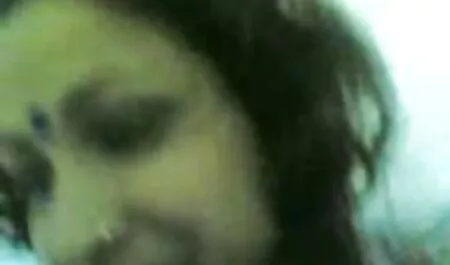 یک سبزه جذاب دانلود فیلم سوپر ناز در نزدیکی استخر تسلیم شد