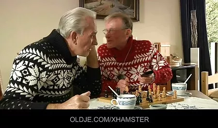 ارمنشیک فیلم سوپر کم حجم خارجی مهبل قرمز مهماندار جوانی را که پوزه خود را در سینک با سرطان دفن کرده است شل می کند