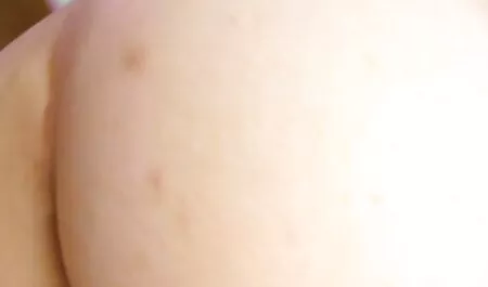 این کودک با دوربین اشک آور در یک مکان عمومی عکس فیلمسکسیجنیفرلوپز گرفته شد