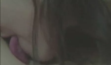 دختر زیبا به راحتی آلت تناسلی پسرش دانلود فيلم سوپر خارجى را بلند کرد
