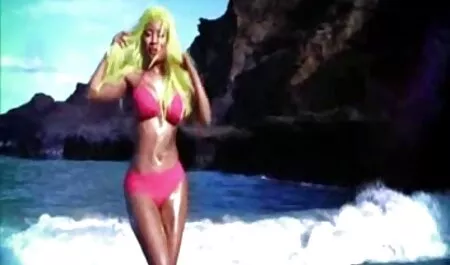 بیدمشک دختر زیبا و پرشور در استخر فیلم سوپر خارجی باکیفیت لیسید