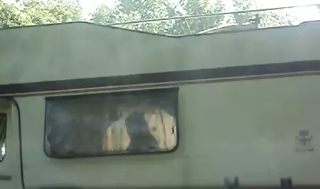 زن و شوهر جوان پورنو خانگی با کیفیت دانلود سوپر شهوانی را نشان می دهد