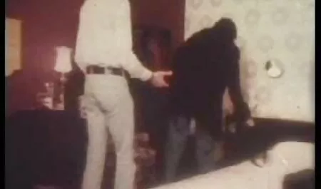 پدربزرگ برهنه روی زمین دراز کشید و در دهانش با یک چشمه آباد دانلودفیلم های سوپرسکسی شد