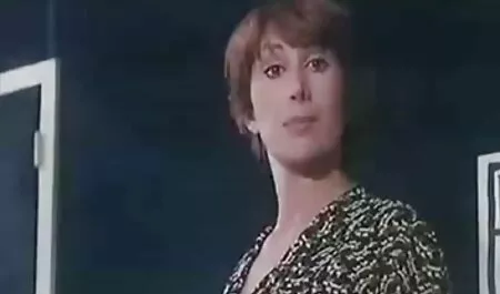 سبزه پرشور مردی دوست داشتنی را دانلود سوپر سکسی خارجی اغوا می کند